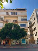 Elegant 2BR with Veranda by FeelHome