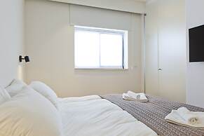 Elegant 2BR with Veranda by FeelHome