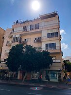 Elegant 2BR with Veranda by FeelHome