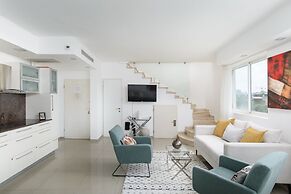 Penthouse with Panoramic View by FeelHome