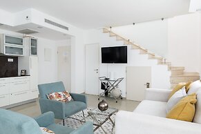 Penthouse with Panoramic View by FeelHome