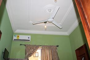 Jesiwa B's Little Palace