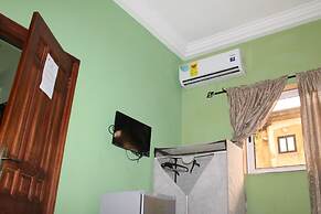 Jesiwa B's Little Palace