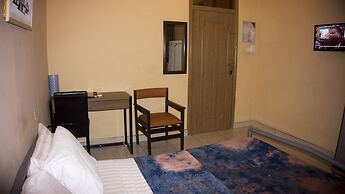 Jesiwa B's Little Palace