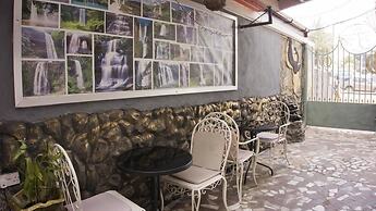 Jesiwa B's Little Palace