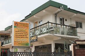 Jesiwa B's Little Palace