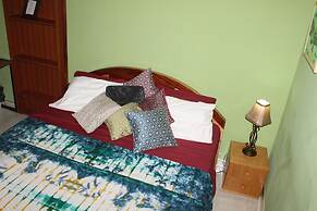 Jesiwa B's Little Palace