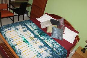 Jesiwa B's Little Palace