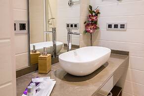 Welldone Cathedral Suites