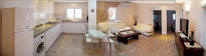 The Seasons Beach Apartment 2