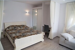 The Seasons Beach Design Studio Sea View