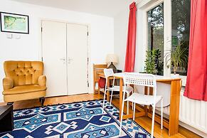 Charming Peaceful 2 Bed with Parking and Garden
