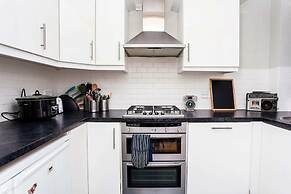 Charming Peaceful 2 Bed with Parking and Garden