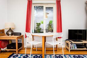 Charming Peaceful 2 Bed with Parking and Garden