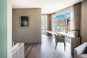 AC Hotel by Marriott Boston Cleveland Circle
