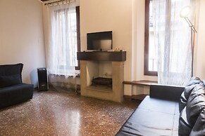 Spacious and Beautiful 60 sqm Apartment in the Very Heart of Bologna
