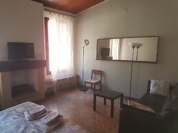 Spacious and Beautiful 60 sqm Apartment in the Very Heart of Bologna