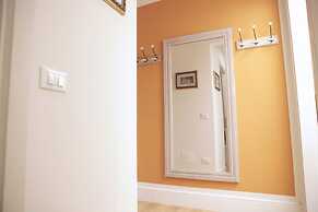 Elegant and Cozy City Center for 5 - Two Bedroom Apartment, Sleeps 5