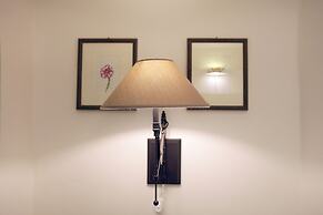 Elegant and Cozy City Center for 5 - Two Bedroom Apartment, Sleeps 5