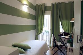 Elegant and Cozy City Center for 5 - Two Bedroom Apartment, Sleeps 5