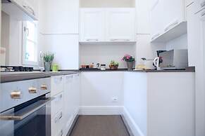 Elegant and Cozy City Center for 5 - Two Bedroom Apartment, Sleeps 5