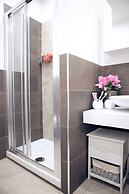 Elegant and Cozy City Center for 5 - Two Bedroom Apartment, Sleeps 5