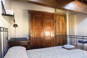 Large and Cozy Apartment on two Levels