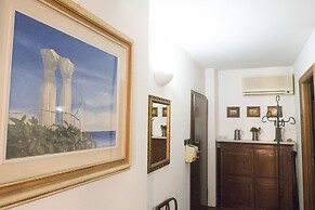 Large and Cozy Apartment on two Levels