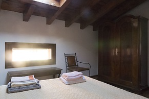 Large and Cozy Apartment on two Levels