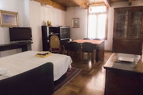 Large and Cozy Apartment on two Levels