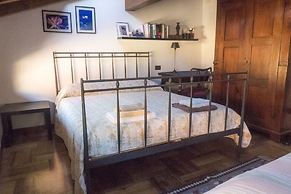 Large and Cozy Apartment on two Levels