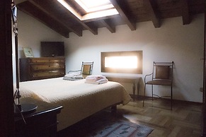 Large and Cozy Apartment on two Levels