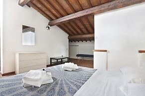 Short-let Florence Apartment Parione