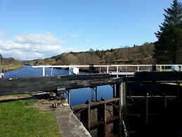 Crinan Canal Cottage No8, Kilmartin