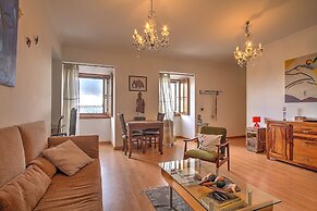 River View Very Central & Spacious 1 Bedroom