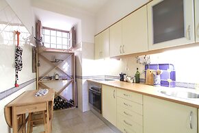 River View Very Central & Spacious 1 Bedroom