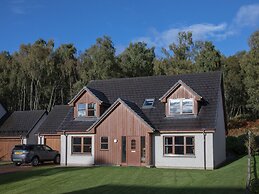 Highland Holiday Homes - Tulloch Ard