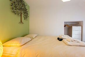 Contemporary by Apartments Alfama