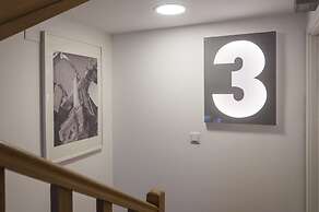 Contemporary by Apartments Alfama