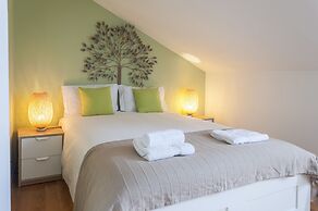 Contemporary by Apartments Alfama