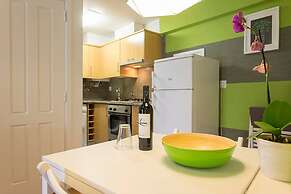 Contemporary by Apartments Alfama