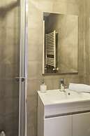 Contemporary by Apartments Alfama