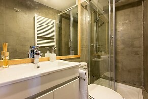 Contemporary by Apartments Alfama