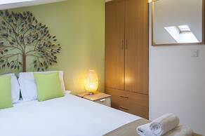 Contemporary by Apartments Alfama