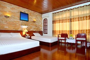 Nhi Trung Hotel