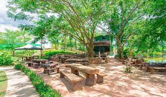 Alongkorn Farm and Resort