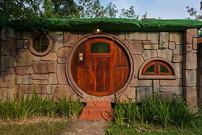 Alongkorn Farm and Resort