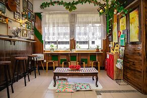 Escape Backpackers KK