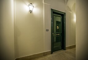 Trevi Contemporary Suite