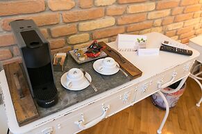 Trevi Contemporary Suite